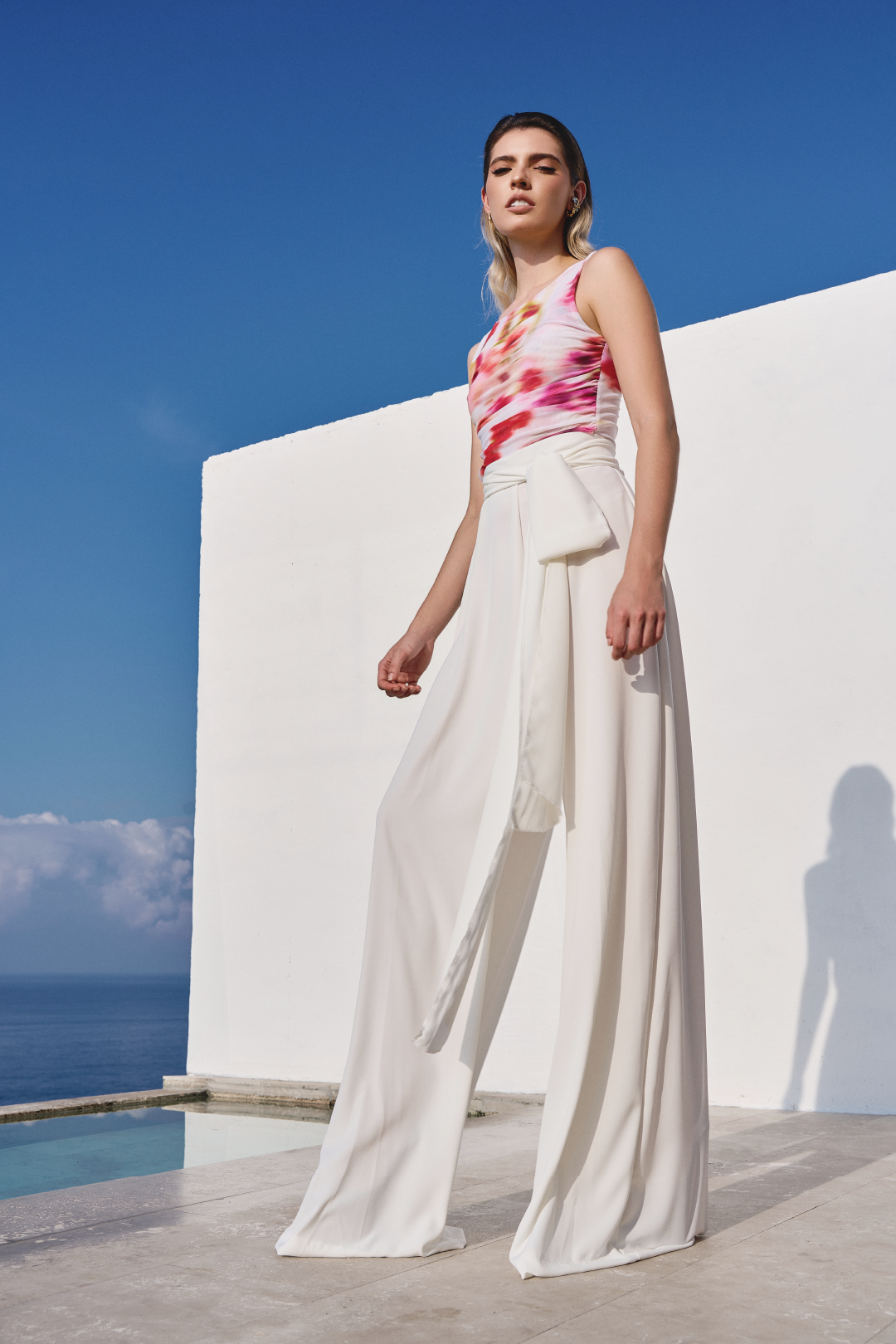 A model wearing cream oversized pants by Monica Arguedas.