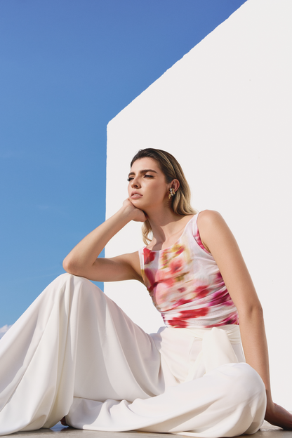 A model wearing cream oversized pants by Monica Arguedas.